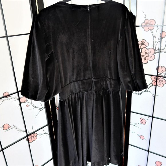 Boohoo Plus Velour Plunge Puff Sleeve Skater Dress Size 12 NWT - Picture 2 of 12